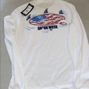 Vineyard vines long sleeve shark week shirt size s